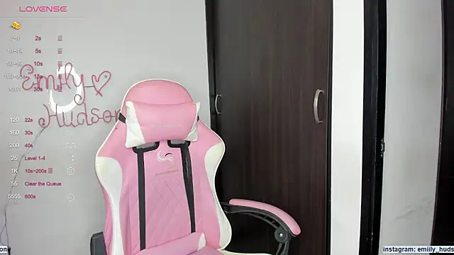 Snapshot of emily_huddson_ chatting on 12/10/24, 05:22 emily huddson online show from 12/10/24, 05:22