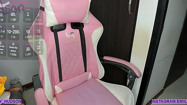 Snapshot of emily_huddson_ chatting on 03/05/25, 06:12 emily huddson online show from 03/05/25, 06:12