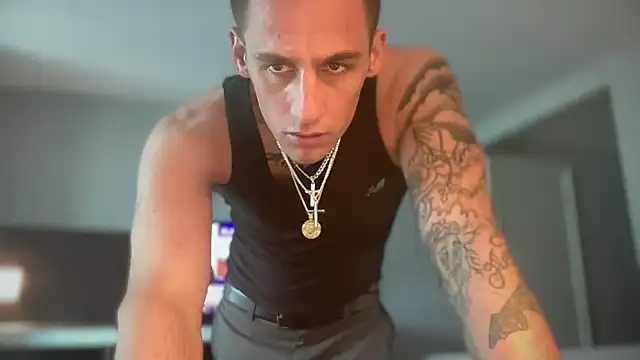 Snapshot of PeytonJohnn chatting on 09/24/25, 05:16 PeytonJohnn online show from 09/24/25, 05:16