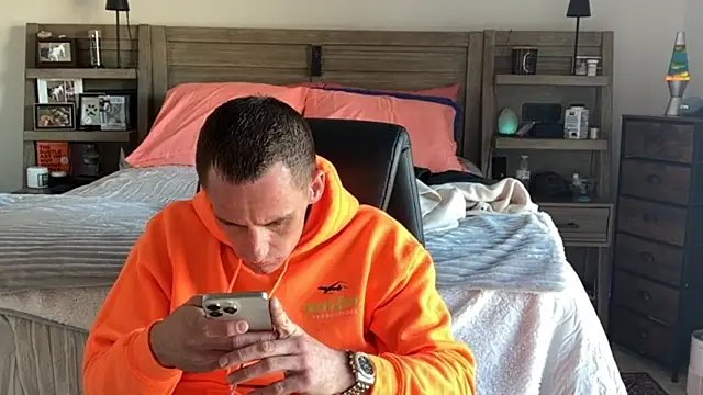 Snapshot of PeytonJohnn chatting on 10/27/25, 04:44 PeytonJohnn online show from 10/27/25, 04:44