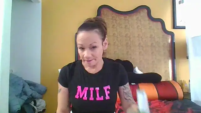 Snapshot of ALLURET4U chatting on 12/04/24, 08:18 ALLURET4U online show from 12/04/24, 08:18