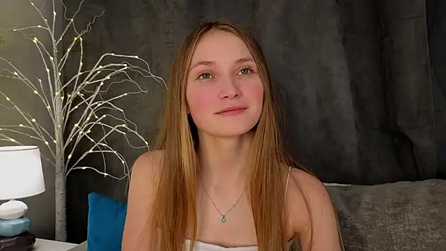 Snapshot of MonaEldon chatting on 12/04/24, 05:05 MonaEldon online show from 12/04/24, 05:05