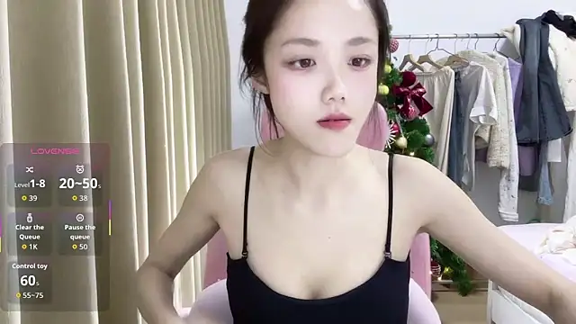 Snapshot of Puff-521 chatting on 04/27/26, 12:58 Puff-521 online show from 04/27/26, 12:58