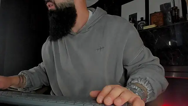 axxelrich  online show from 10/31/25, 04:57