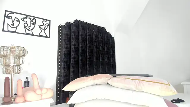 Snapshot of katrina_moore chatting on 02/13/25, 02:31 katrina moore online show from 02/13/25, 02:31