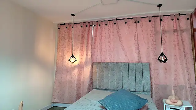 Snapshot of VioletaScott_ chatting on 01/11/25, 03:42 VioletaScott  online show from 01/11/25, 03:42