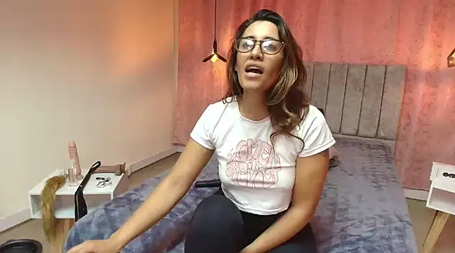 Snapshot of VioletaScott_ chatting on 02/18/25, 04:59 VioletaScott  online show from 02/18/25, 04:59