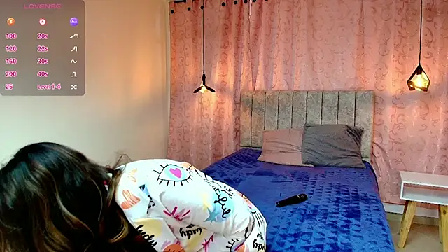 Snapshot of VioletaScott_ chatting on 03/20/25, 12:43 VioletaScott  online show from 03/20/25, 12:43