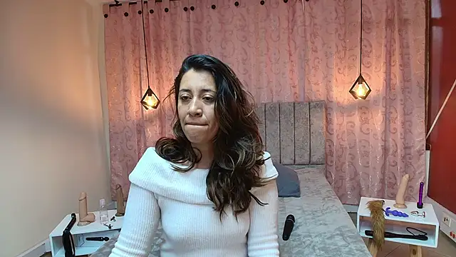 Snapshot of VioletaScott_ chatting on 09/19/25, 01:12 VioletaScott  online show from 09/19/25, 01:12