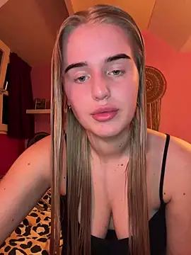 Snapshot of yourhornyslut chatting on 03/19/25, 08:32 yourhornyslut online show from 03/19/25, 08:32