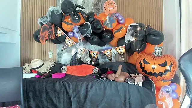 Danna topless online show from 10/31/25, 12:06