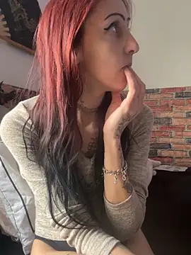 Snapshot of kriszy_baby chatting on 02/18/25, 09:21 kriszy baby online show from 02/18/25, 09:21