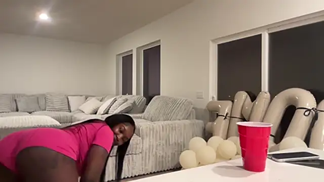 Snapshot of londonsfantasy chatting on 03/29/26, 01:16 londonsfantasy online show from 03/29/26, 01:16