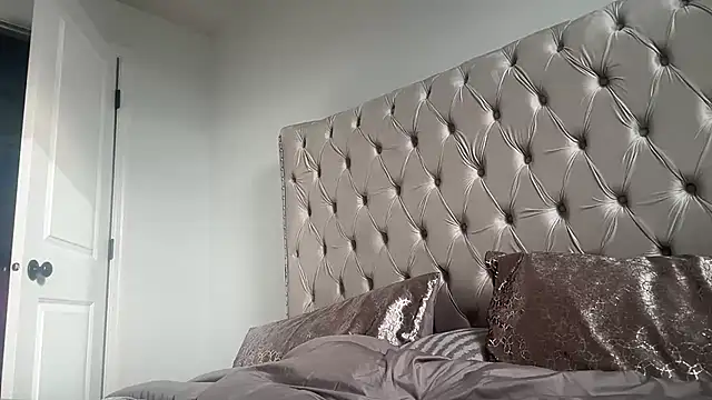 Snapshot of londonsfantasy chatting on 04/09/26, 01:16 londonsfantasy online show from 04/09/26, 01:16