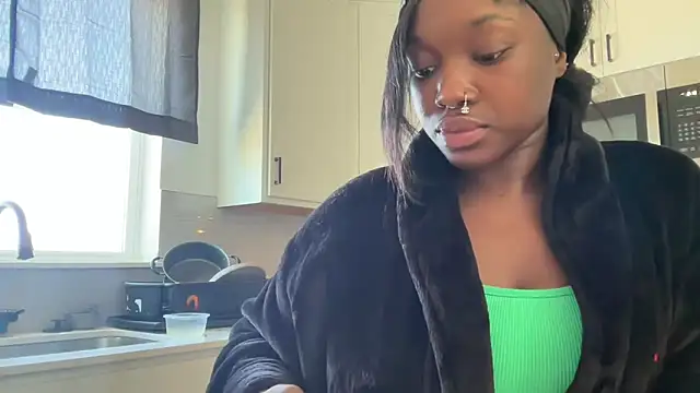 Snapshot of londonsfantasy chatting on 04/10/26, 07:18 londonsfantasy online show from 04/10/26, 07:18