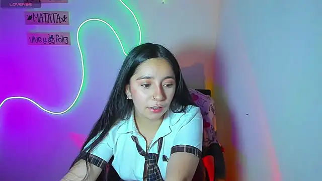 Snapshot of litle_mily_ chatting on 03/22/25, 09:10 litle mily  online show from 03/22/25, 09:10