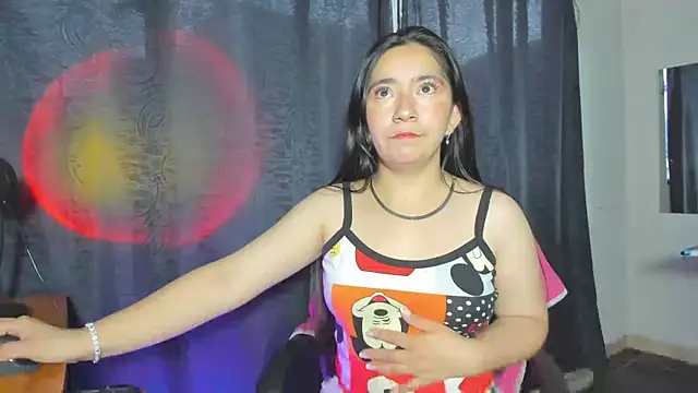 Snapshot of litle_mily_ chatting on 10/20/25, 10:43 litle mily  online show from 10/20/25, 10:43