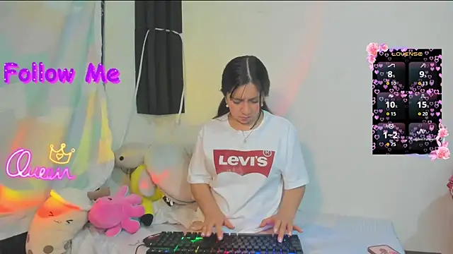 Snapshot of litle_mily_ chatting on 04/05/26, 12:52 litle mily online show from 04/05/26, 12:52