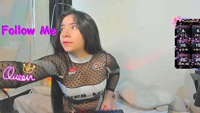 Snapshot of litle_mily_ chatting on 04/09/26, 10:04 litle mily online show from 04/09/26, 10:04