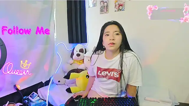 Snapshot of litle_mily_ chatting on 06/05/26, 10:04 litle mily online show from 06/05/26, 10:04