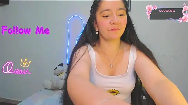Snapshot of litle_mily_ chatting on 07/18/26, 10:02 litle mily online show from 07/18/26, 10:02