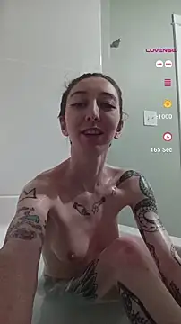 Snapshot of lovelylucyy chatting on 12/15/24, 01:46 lovelylucyy online show from 12/15/24, 01:46