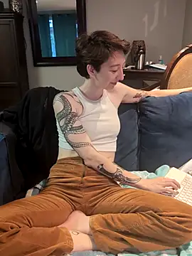 Snapshot of lovelylucyy chatting on 09/25/25, 10:35 lovelylucyy online show from 09/25/25, 10:35