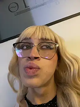 Snapshot of Ariadna_Evangeline chatting on 12/14/24, 03:51 Ariadna Evangeline online show from 12/14/24, 03:51