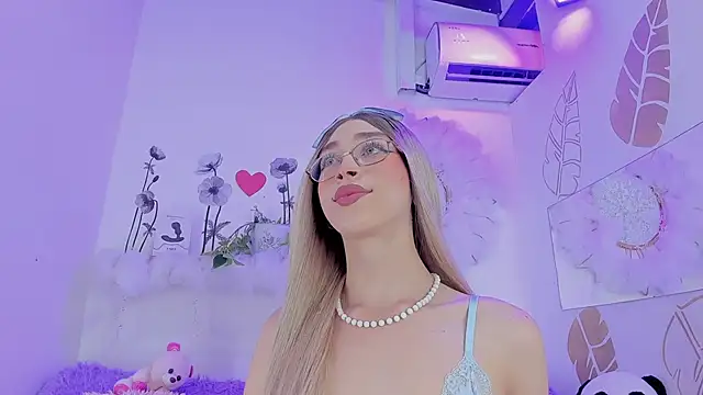 Snapshot of Ariadna_Evangeline chatting on 11/28/25, 05:54 Ariadna Evangeline online show from 11/28/25, 05:54