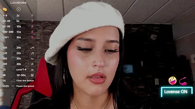 Snapshot of Charlotte_greys chatting on 04/10/26, 09:19 Charlotte greys online show from 04/10/26, 09:19