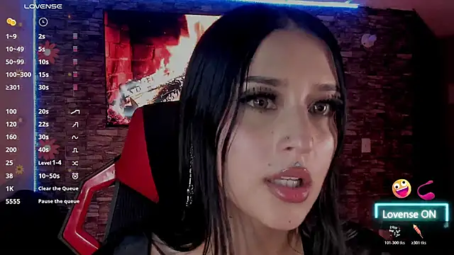 Snapshot of Charlotte_greys chatting on 04/13/26, 11:43 Charlotte greys online show from 04/13/26, 11:43