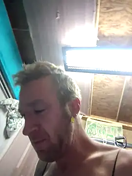 Snapshot of bentoverblonde chatting on 11/05/25, 04:56 bentoverblonde online show from 11/05/25, 04:56