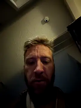 Snapshot of bentoverblonde chatting on 12/03/25, 12:25 bentoverblonde online show from 12/03/25, 12:25