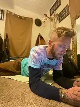 Snapshot of bentoverblonde chatting on 12/14/25, 02:44 bentoverblonde online show from 12/14/25, 02:44