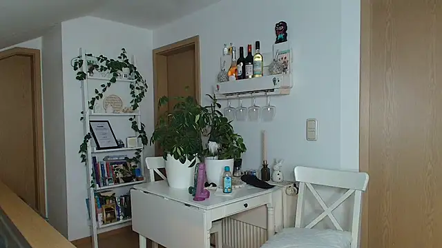 Snapshot of BrownieyQueen chatting on 12/02/24, 04:53 BrownieyQueen online show from 12/02/24, 04:53