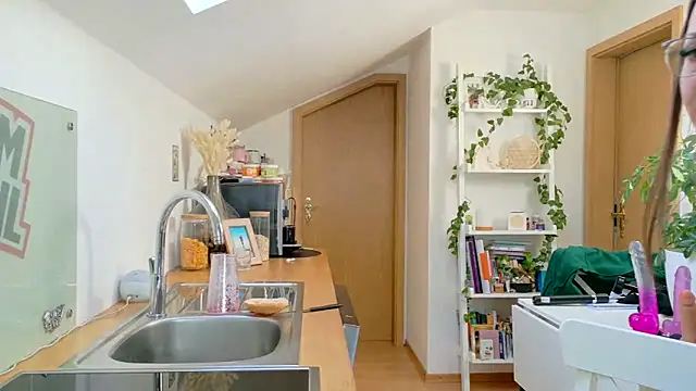 Snapshot of BrownieyQueen chatting on 03/05/25, 07:16 BrownieyQueen online show from 03/05/25, 07:16