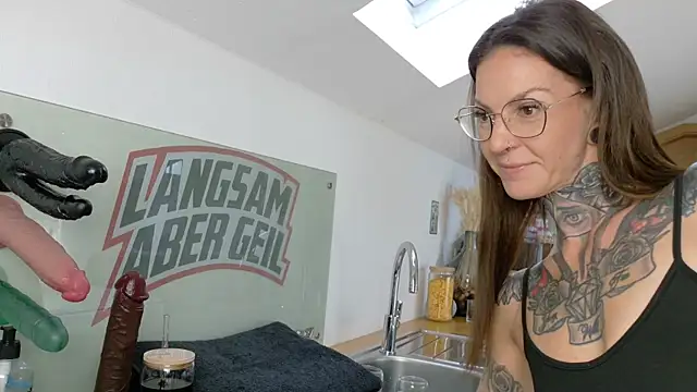 Snapshot of BrownieyQueen chatting on 09/12/25, 07:52 BrownieyQueen online show from 09/12/25, 07:52