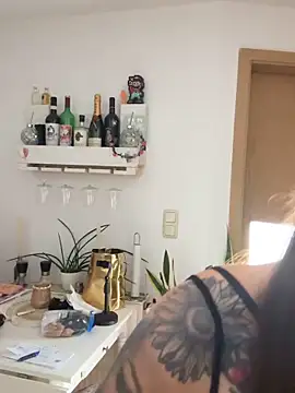 Snapshot of BrownieyQueen chatting on 10/05/25, 05:06 BrownieyQueen online show from 10/05/25, 05:06