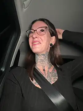 Snapshot of BrownieyQueen chatting on 01/12/26, 05:23 BrownieyQueen online show from 01/12/26, 05:23