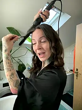 Snapshot of BrownieyQueen chatting on 01/16/26, 07:45 BrownieyQueen online show from 01/16/26, 07:45