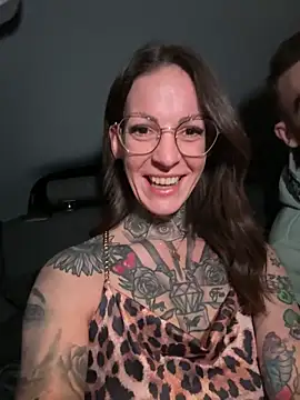 Snapshot of BrownieyQueen chatting on 01/18/26, 05:06 BrownieyQueen online show from 01/18/26, 05:06