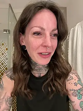 Snapshot of BrownieyQueen chatting on 02/21/26, 09:21 BrownieyQueen online show from 02/21/26, 09:21