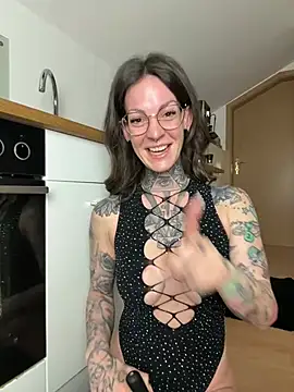 Snapshot of BrownieyQueen chatting on 03/06/26, 05:15 BrownieyQueen online show from 03/06/26, 05:15