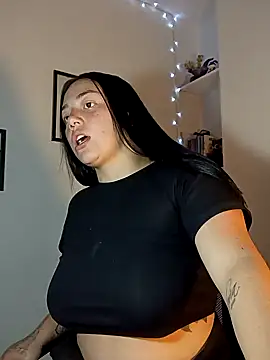 Snapshot of helena_smith chatting on 02/05/25, 04:37 helena smith online show from 02/05/25, 04:37