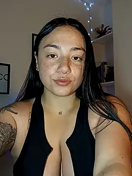 Snapshot of helena_smith chatting on 02/12/25, 03:40 helena smith online show from 02/12/25, 03:40