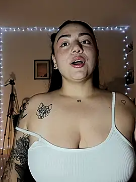 Snapshot of helena_smith chatting on 02/13/25, 04:43 helena smith online show from 02/13/25, 04:43