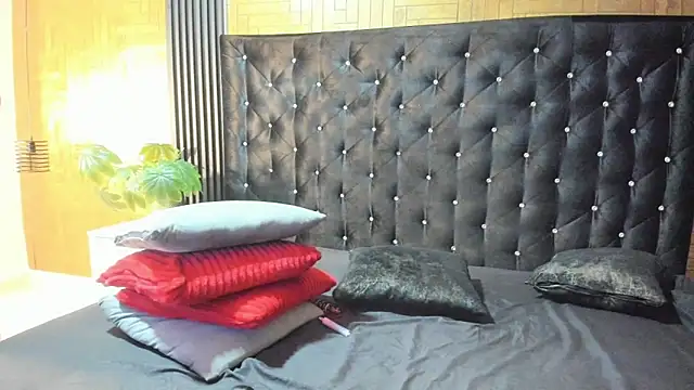 Snapshot of Laross25 chatting on 05/08/26, 08:14 Laross25 online show from 05/08/26, 08:14