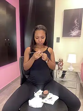 Snapshot of GabrielaLugo chatting on 05/19/26, 11:27 GabrielaLugo online show from 05/19/26, 11:27