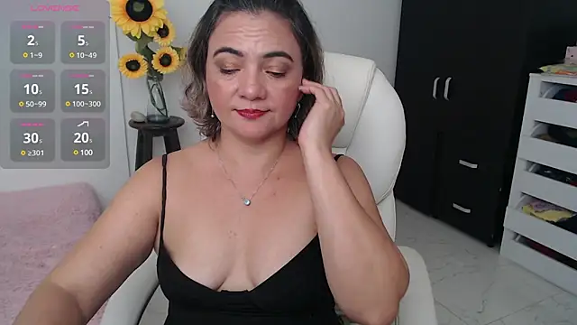 Chiraz hasnaa online show from 12/16/24, 12:15