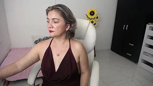 Chiraz hasnaa online show from 01/01/25, 08:26